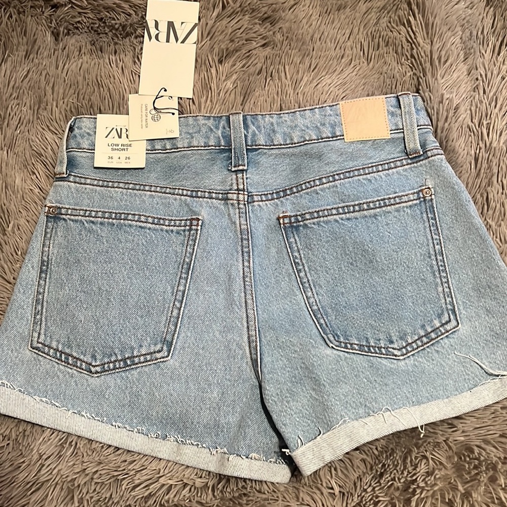 Low rise shorts, size 4 , - Picture 2 of 4
